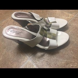 Ladies Shoes by CROFT& BARROW size 7M. Never Used